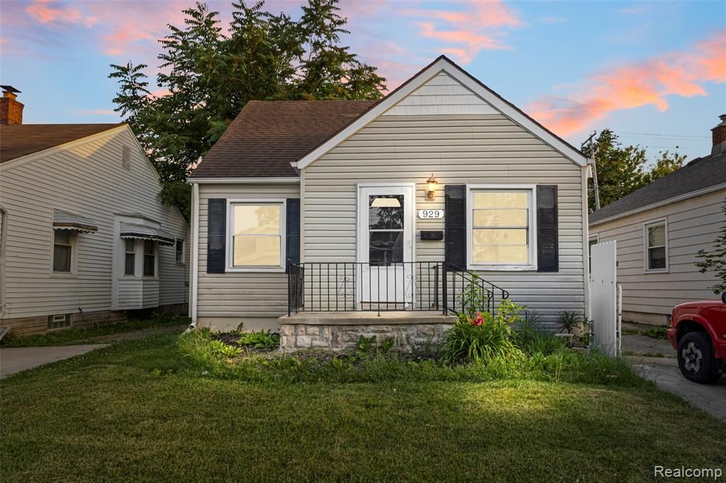 929 White Avenue, Lincoln Park, MI 48146
