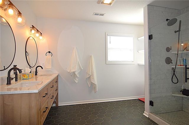 920 SW Ovation Drive, Lee's Summit, MO 64081