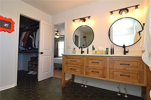 920 SW Ovation Drive, Lee's Summit, MO 64081