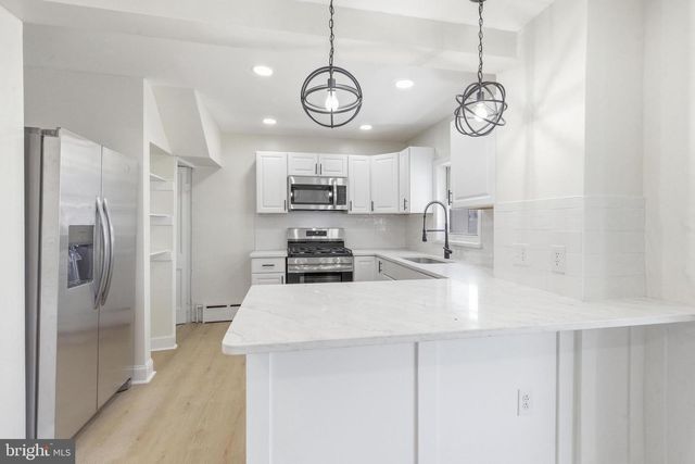 102 E OAK LN, Glenolden, PA 19036