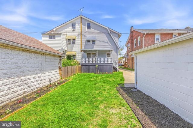 102 E OAK LN, Glenolden, PA 19036