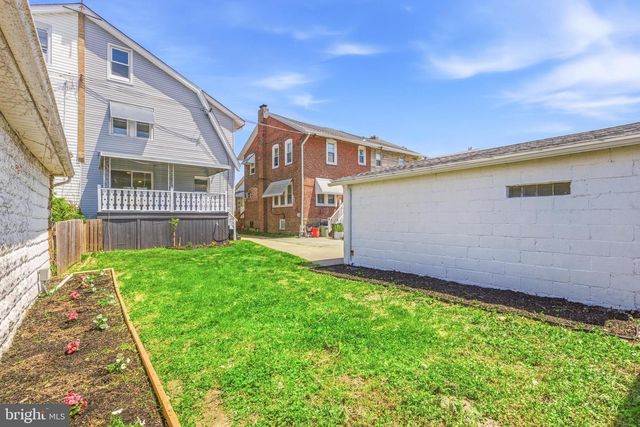 102 E OAK LN, Glenolden, PA 19036