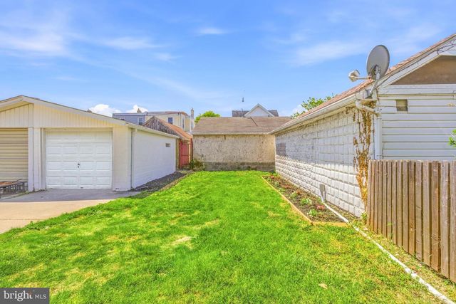 102 E OAK LN, Glenolden, PA 19036
