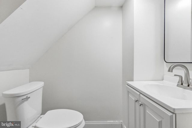 102 E OAK LN, Glenolden, PA 19036