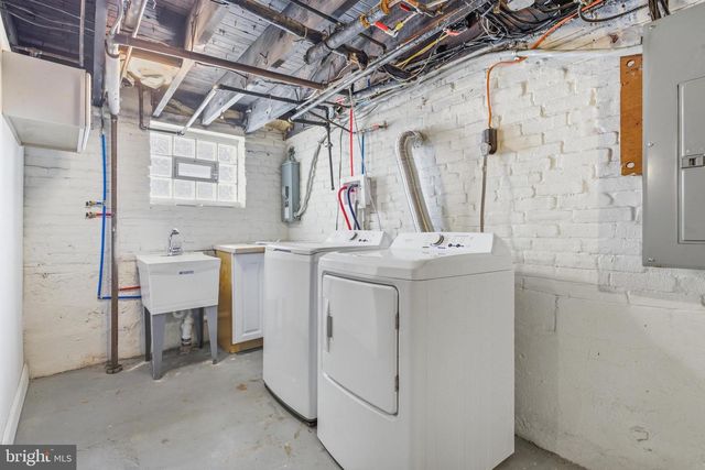 102 E OAK LN, Glenolden, PA 19036