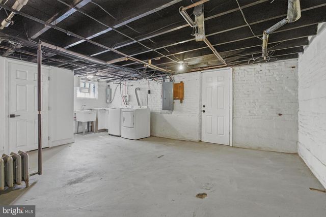 102 E OAK LN, Glenolden, PA 19036