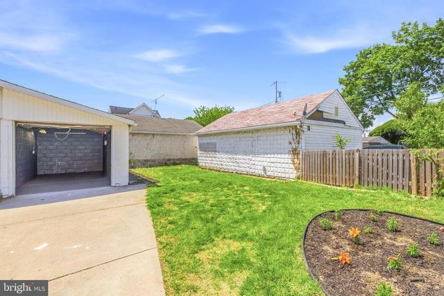 102 E OAK LN, Glenolden, PA 19036