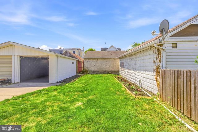 102 E OAK LN, Glenolden, PA 19036