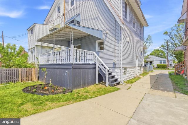 102 E OAK LN, Glenolden, PA 19036