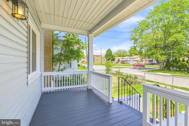102 E OAK LN, Glenolden, PA 19036