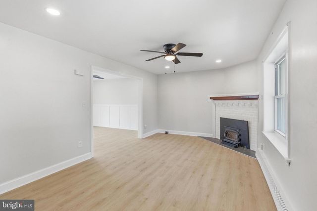 102 E OAK LN, Glenolden, PA 19036