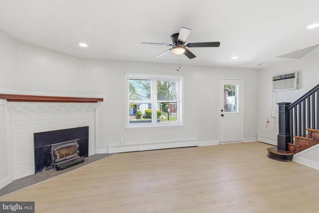 102 E OAK LN, Glenolden, PA 19036
