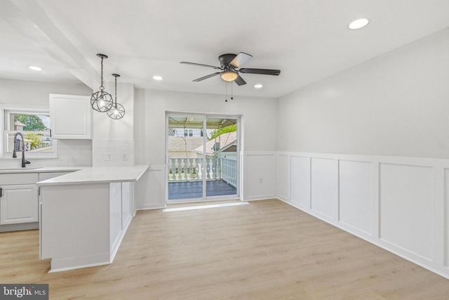 102 E OAK LN, Glenolden, PA 19036