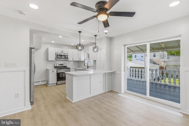102 E OAK LN, Glenolden, PA 19036