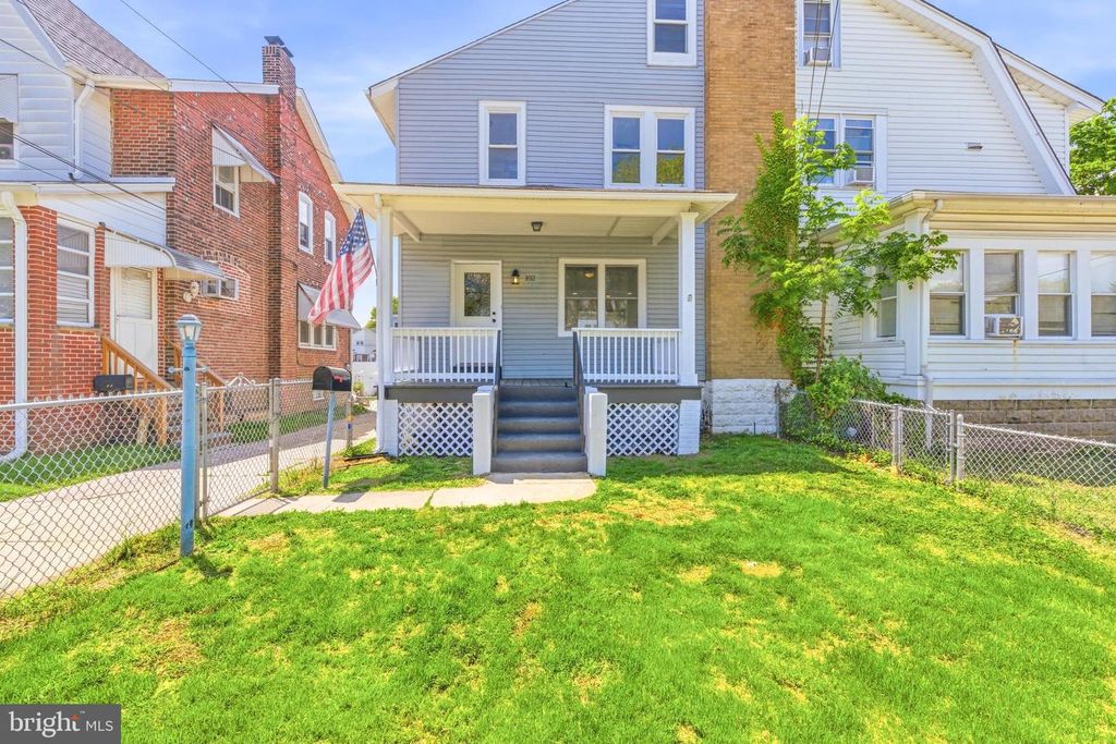 102 E OAK LN, Glenolden, PA 19036