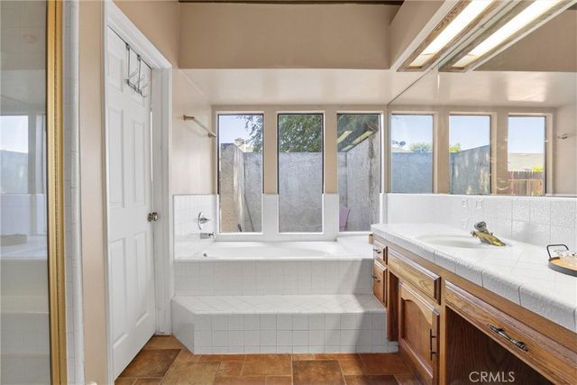 7204 Lacoste Lane, Bakersfield, CA 93309