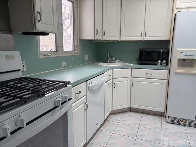 31 Tall Oaks Drive, East Brunswick, NJ 08816