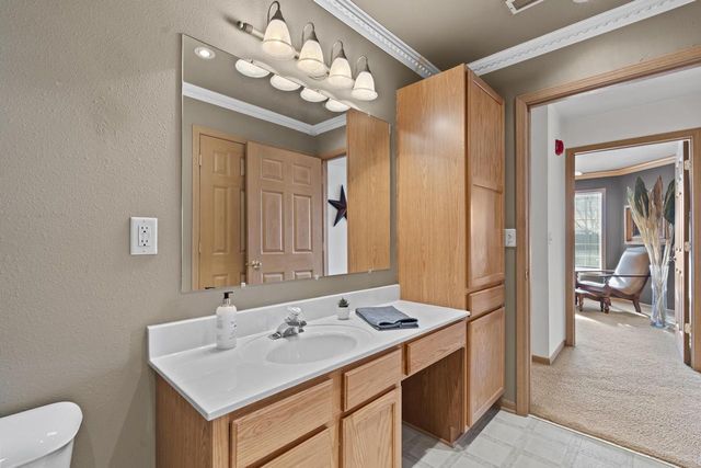 6955 S Rolling Meadows COURT, Oak Creek, WI 53154