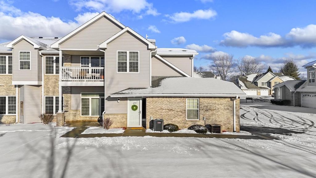 6955 S Rolling Meadows COURT, Oak Creek, WI 53154