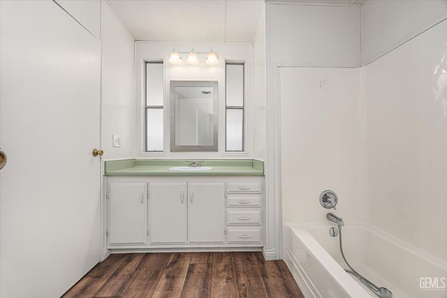 6601 Eucalyptus Drive 220, Bakersfield, CA 93306