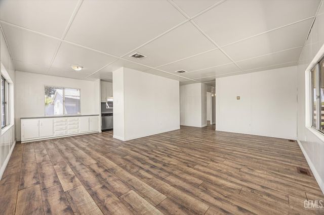 6601 Eucalyptus Drive 220, Bakersfield, CA 93306