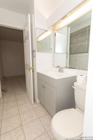 6023 Redbrook Dr, San Antonio, TX 78242