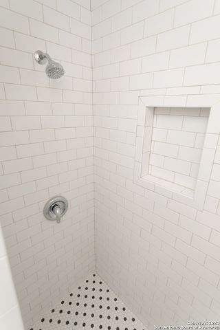 6023 Redbrook Dr, San Antonio, TX 78242