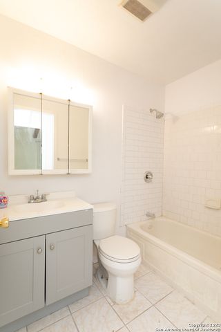 6023 Redbrook Dr, San Antonio, TX 78242