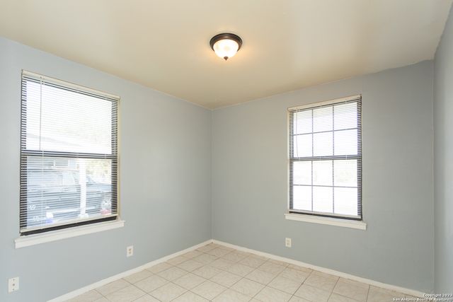 6023 Redbrook Dr, San Antonio, TX 78242