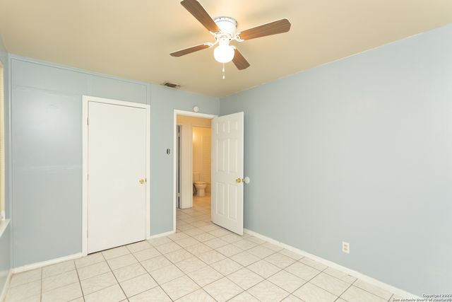 6023 Redbrook Dr, San Antonio, TX 78242