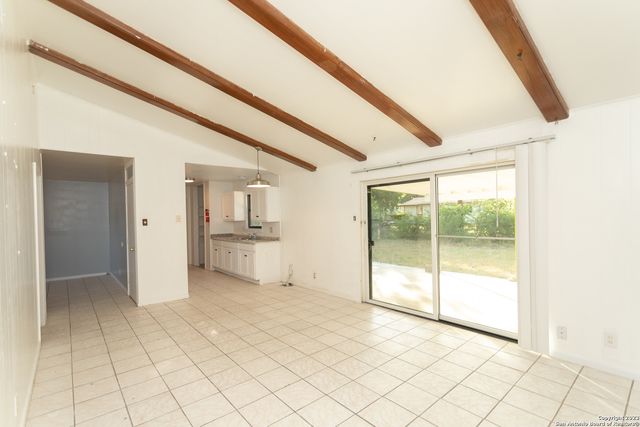 6023 Redbrook Dr, San Antonio, TX 78242