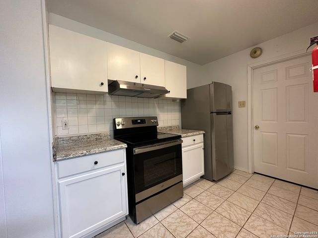 6023 Redbrook Dr, San Antonio, TX 78242