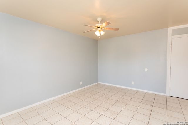 6023 Redbrook Dr, San Antonio, TX 78242