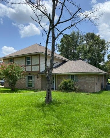 830 Stone Mountain Drive, Conroe, TX 77302