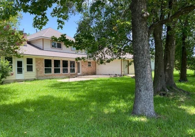 830 Stone Mountain Drive, Conroe, TX 77302
