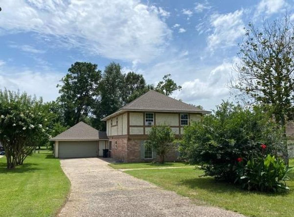 830 Stone Mountain Drive, Conroe, TX 77302