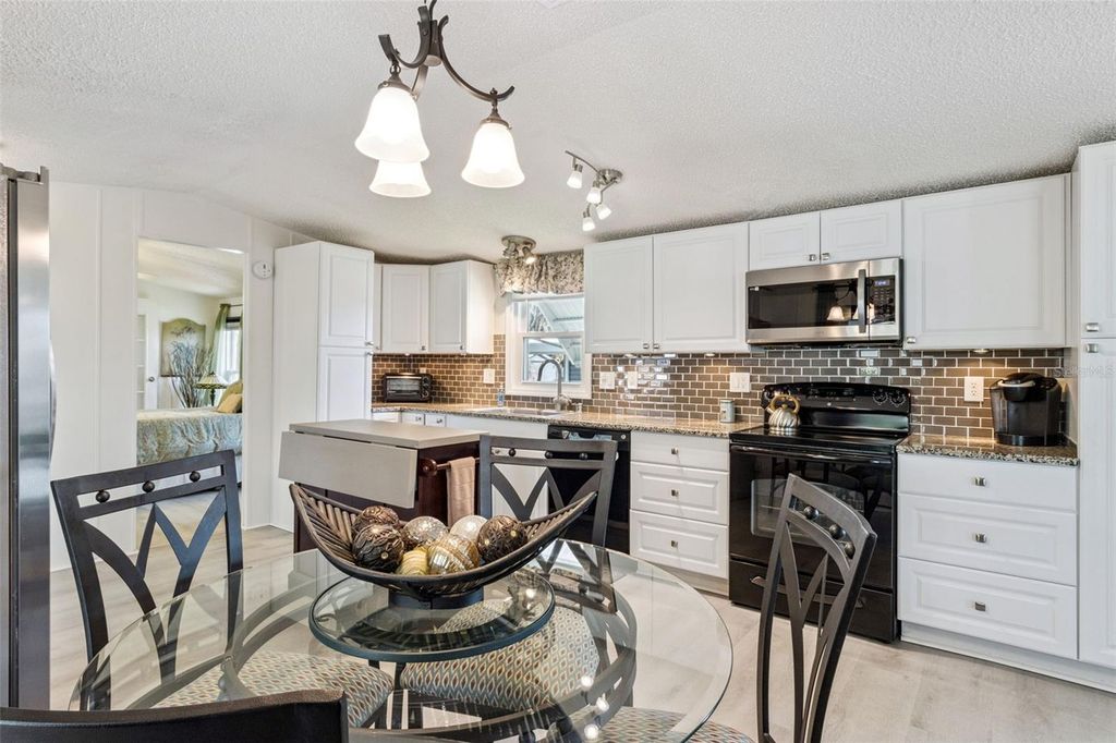 Image 4 of property listing at 8556 BREEZE HILL DRIVE, Lake Wales, FL 33898