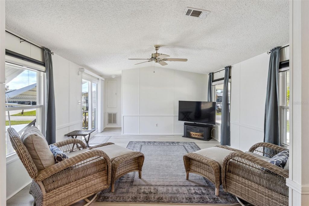 Image 7 of property listing at 8556 BREEZE HILL DRIVE, Lake Wales, FL 33898