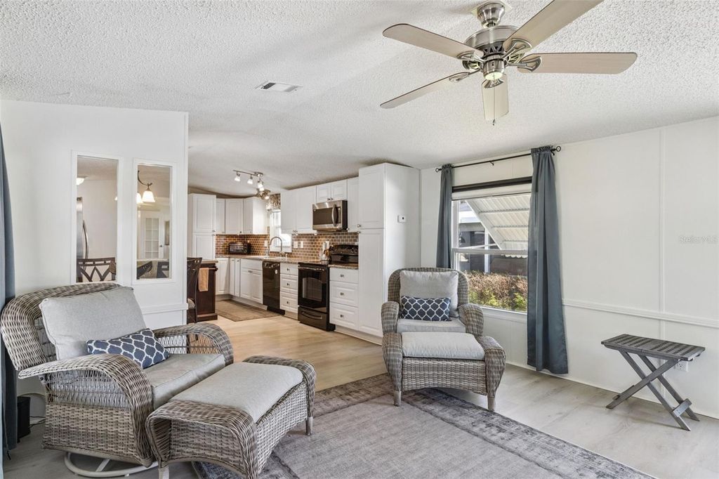 Image 8 of property listing at 8556 BREEZE HILL DRIVE, Lake Wales, FL 33898