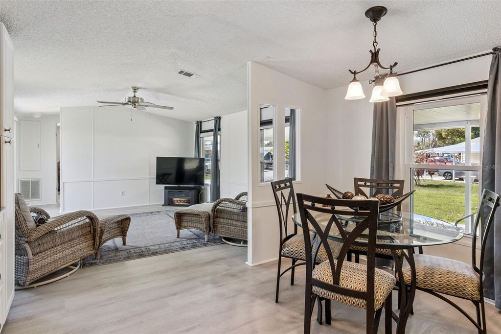 Image 9 of property listing at 8556 BREEZE HILL DRIVE, Lake Wales, FL 33898