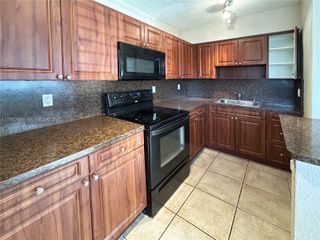 715 NE 6th St 1, Fort Lauderdale, FL 33304