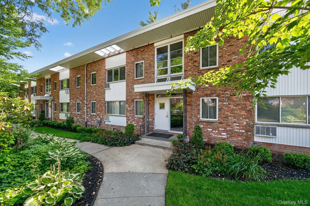 200 Lexington 1F, Oyster Bay, NY 11771