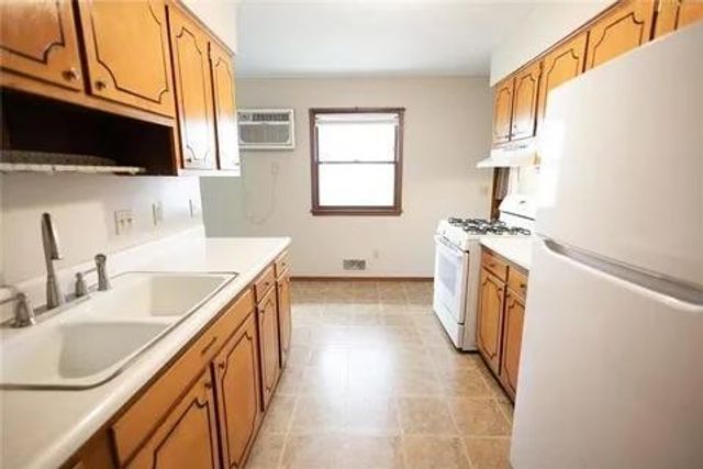 1611 Taylor Avenue, Saint Paul, MN 55104