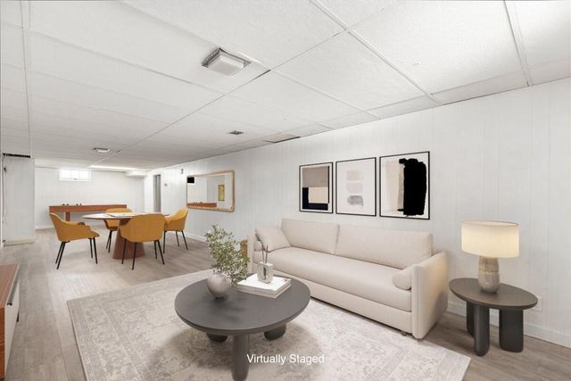 1000 Grant PLACE, West Bend, WI 53090