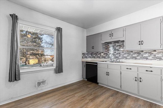 1000 Grant PLACE, West Bend, WI 53090