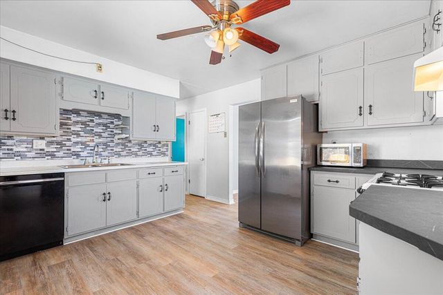 1000 Grant PLACE, West Bend, WI 53090