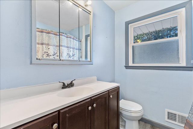 1000 Grant PLACE, West Bend, WI 53090