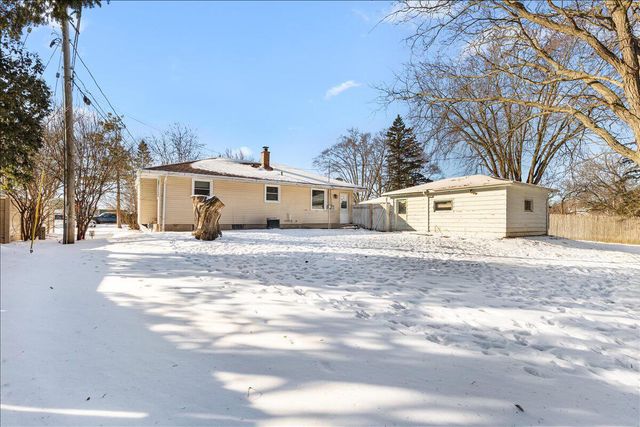 1000 Grant PLACE, West Bend, WI 53090
