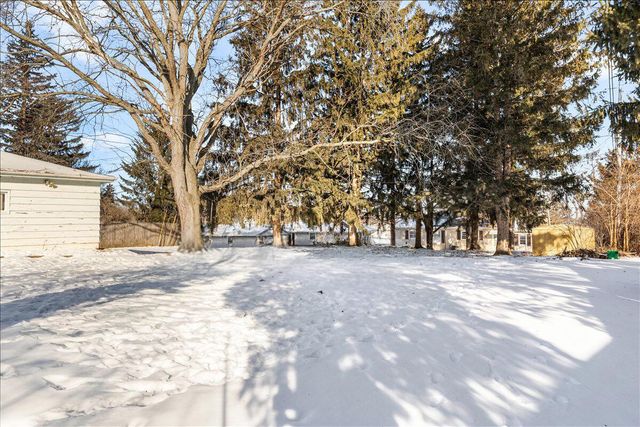 1000 Grant PLACE, West Bend, WI 53090