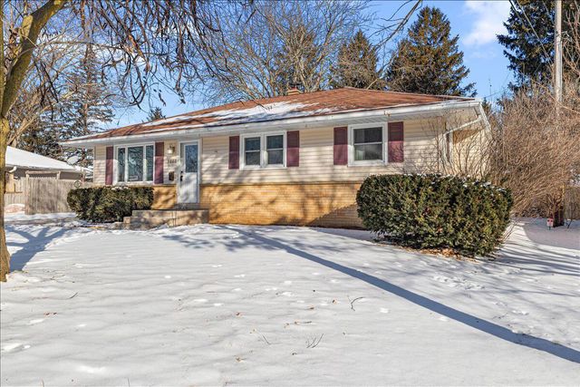 1000 Grant PLACE, West Bend, WI 53090